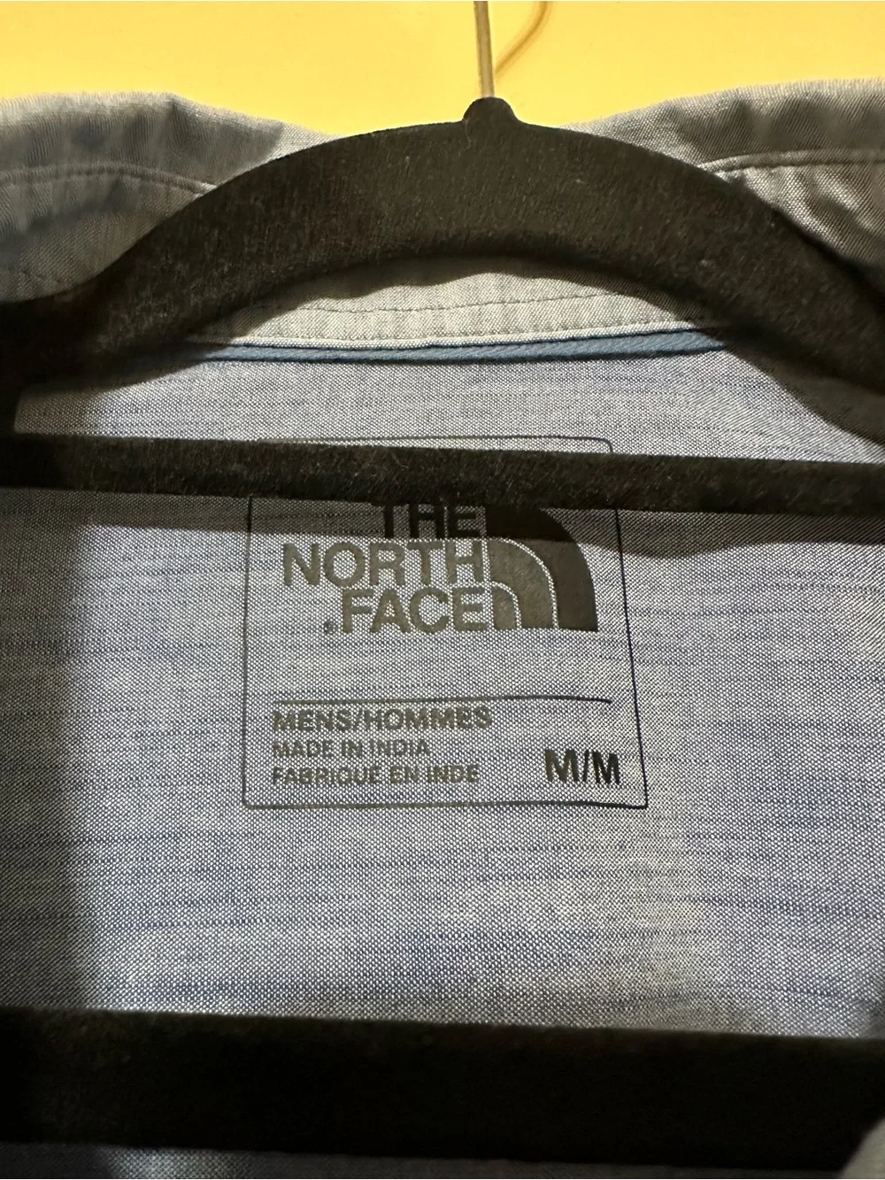 The North Face Block Me Short Sleeve Button Down Shirt Men M Blue Chambray